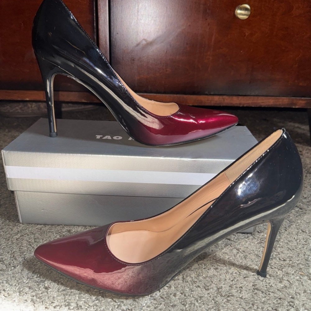 Women's Black and Burgundy patten leather Heels 8.5 size